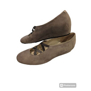 Women's Amalfi by Rangoni Taupe Suede Wedge Shoes Size 8.5